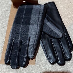 Women’s Black Plaid Gloves -Size Large NWT